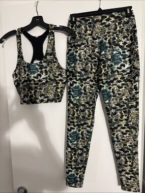 Printed High-Waist Leggings & Racerback Sports Bra Set - Teal/Black Multi